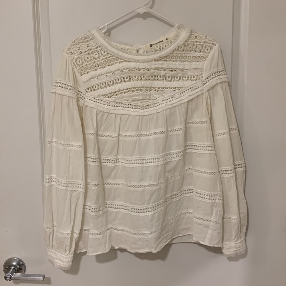 White blouse with knit detail (size: M)